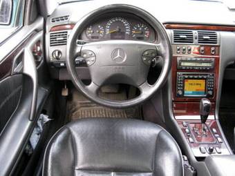2000 Mercedes-Benz E-Class Pictures