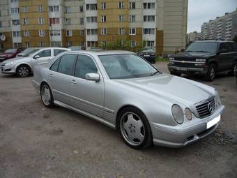 2000 Mercedes-Benz E-Class Pictures