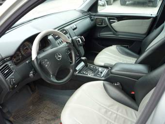 2000 Mercedes-Benz E-Class Photos