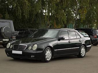 2000 Mercedes-Benz E-Class Pictures