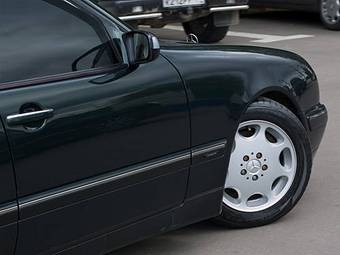 2000 Mercedes-Benz E-Class Pictures