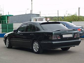2000 Mercedes-Benz E-Class Photos