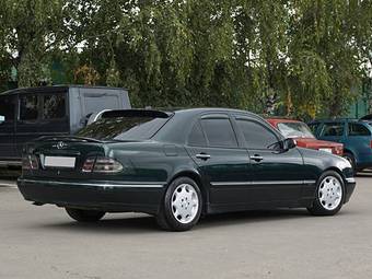 2000 Mercedes-Benz E-Class Pictures