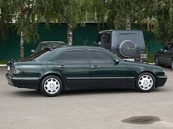 2000 Mercedes-Benz E-Class Photos