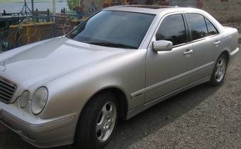 2000 Mercedes-Benz E-Class Pictures