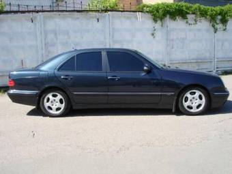 2000 Mercedes-Benz E-Class Photos