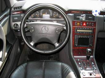 2000 Mercedes-Benz E-Class Pictures