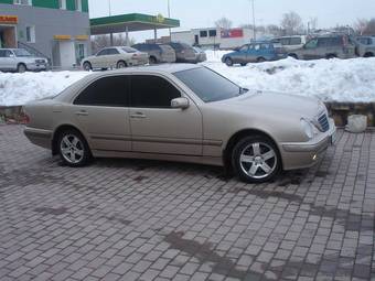 2000 Mercedes-Benz E-Class Pics