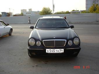 2000 Mercedes-Benz E-Class Photos