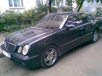 2000 Mercedes-Benz E-Class Pictures