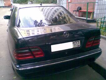 2000 Mercedes-Benz E-Class Pictures