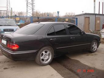 2000 Mercedes-Benz E-Class Pictures