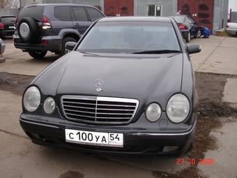 2000 Mercedes-Benz E-Class Pictures