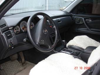 2000 Mercedes-Benz E-Class Photos