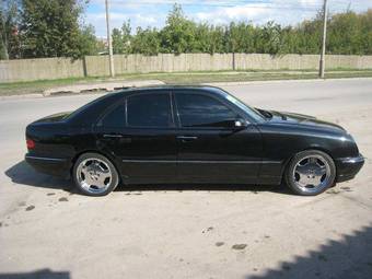 2000 Mercedes-Benz E-Class Pictures