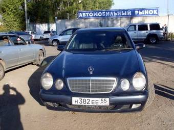 2000 Mercedes-Benz E-Class Photos