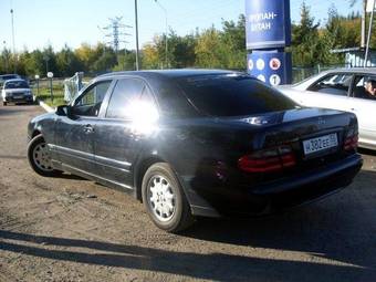 2000 Mercedes-Benz E-Class Photos