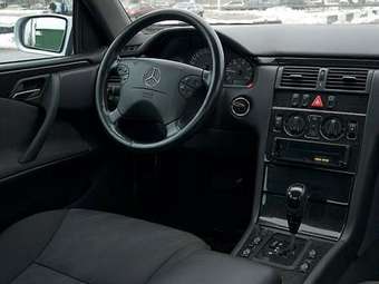 2001 Mercedes-Benz E-Class Pictures