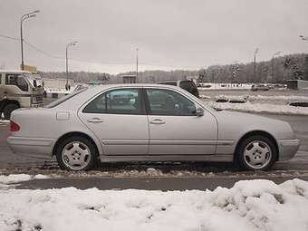 2001 Mercedes-Benz E-Class Images