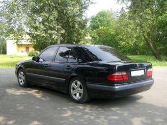 2001 Mercedes-Benz E-Class Photos