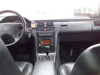 2001 Mercedes-Benz E-Class Photos