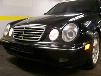 2001 Mercedes-Benz E-Class Pictures