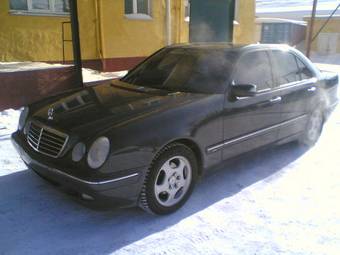 2001 Mercedes-Benz E-Class Photos