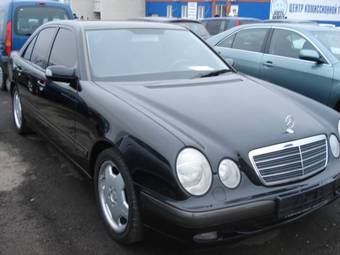 2001 Mercedes-Benz E-Class Photos