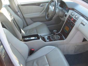 2001 Mercedes-Benz E-Class Pictures