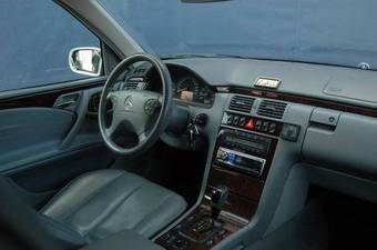 2001 Mercedes-Benz E-Class Photos