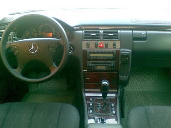 2001 Mercedes-Benz E-Class Pictures