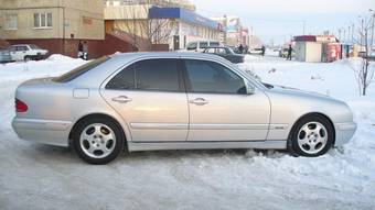 2001 Mercedes-Benz E-Class Photos