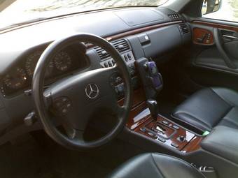 2001 Mercedes-Benz E-Class Pictures