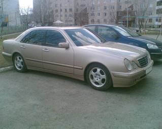 2001 Mercedes-Benz E-Class Photos