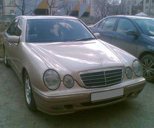 2001 Mercedes-Benz E-Class Photos