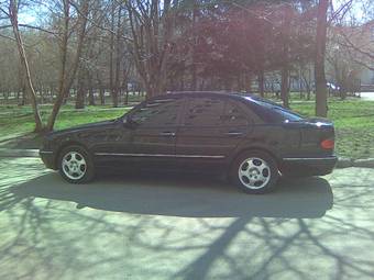 2001 Mercedes-Benz E-Class Photos