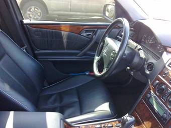 2001 Mercedes-Benz E-Class Pictures