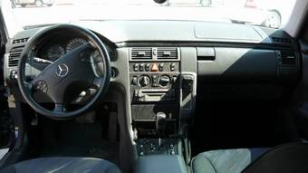 2001 Mercedes-Benz E-Class Pictures