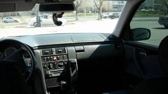2001 Mercedes-Benz E-Class Photos