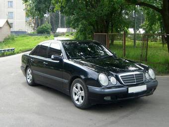 2001 Mercedes-Benz E-Class Photos