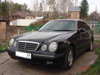 2001 Mercedes-Benz E-Class Photos