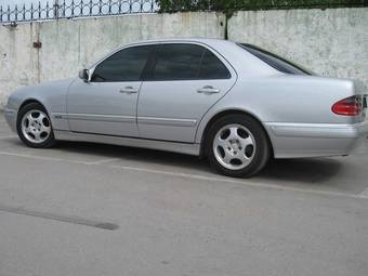 2001 Mercedes-Benz E-Class Pictures