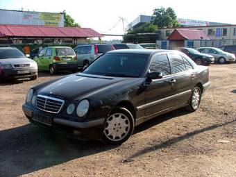 2001 Mercedes-Benz E-Class Photos