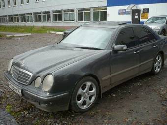 2001 Mercedes-Benz E-Class Photos