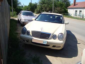 2001 Mercedes-Benz E-Class Pictures