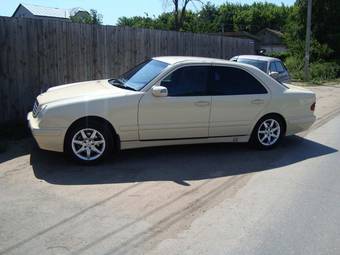 2001 Mercedes-Benz E-Class Pictures