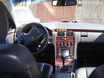 2001 Mercedes-Benz E-Class Photos