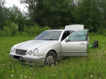 2001 Mercedes-Benz E-Class Photos