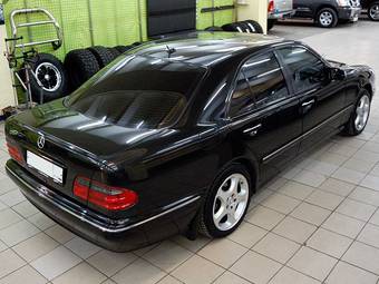 2001 Mercedes-Benz E-Class Photos