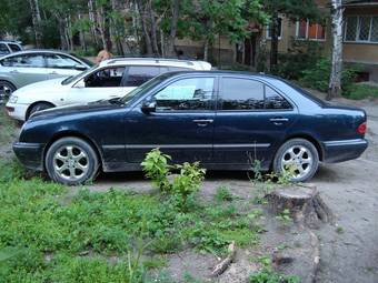 2001 Mercedes-Benz E-Class Pictures